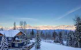 Lush Mountain Accommodations